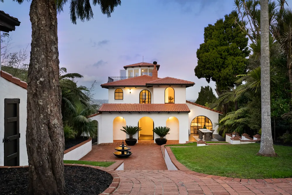 Close the Gate and the World Disappears