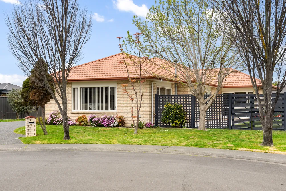 Easy-care Living in a Prime Parkland Location