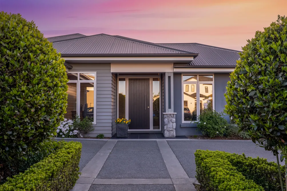 Fabulous Family Living And Country Club Privileges