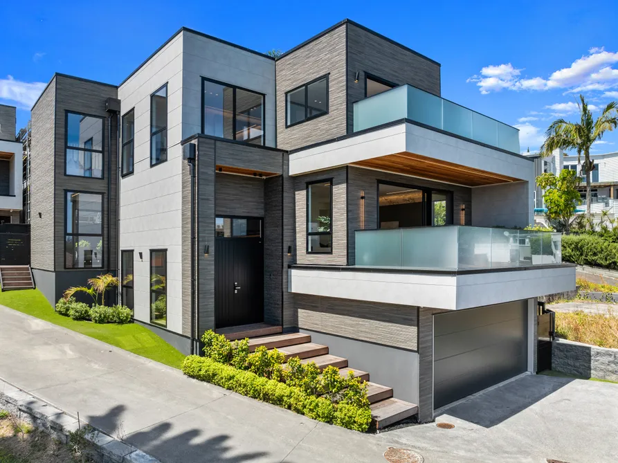 Brand New Luxury on Paritai Drive