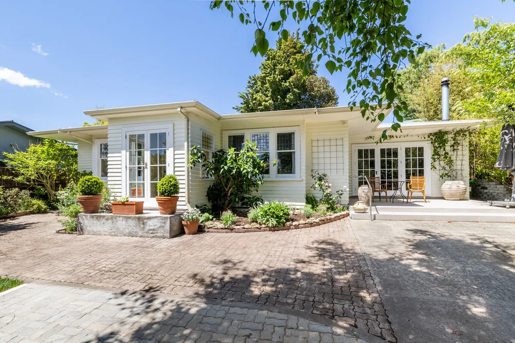 Classic Style with Private Outlook