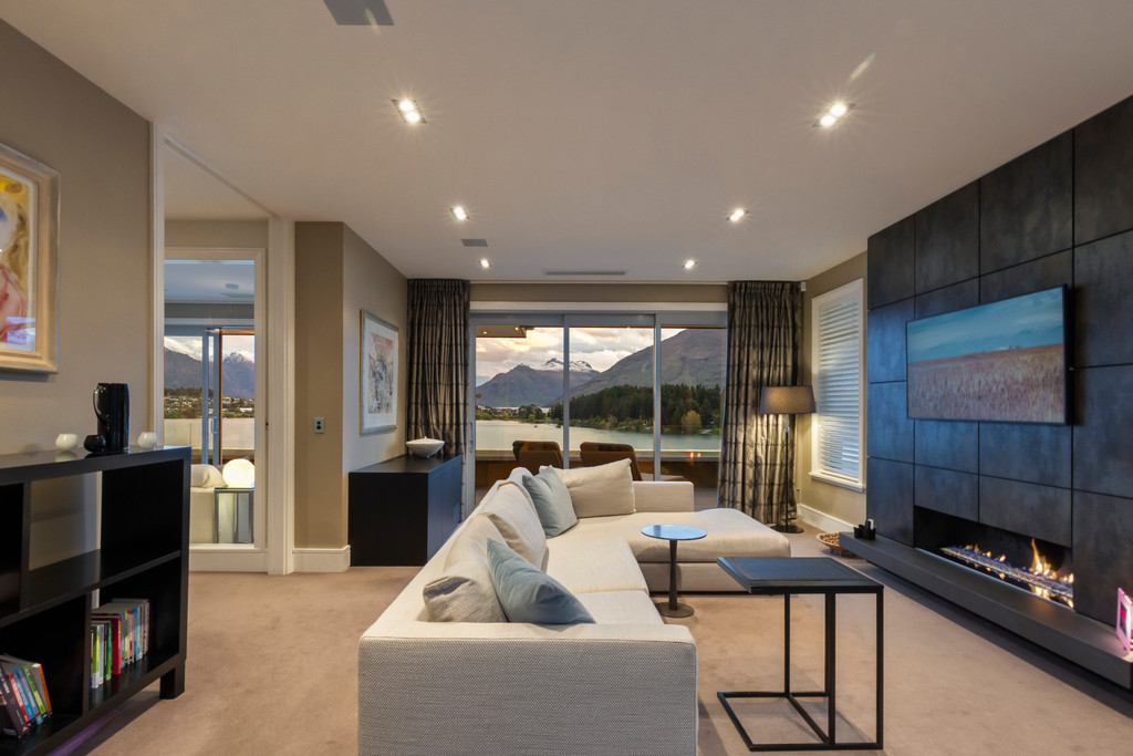 Elegant Lakeside Living