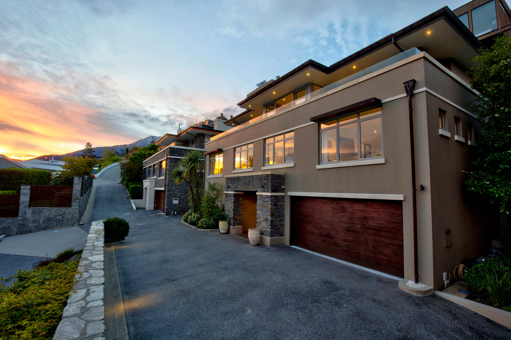 Elegant Lakeside Living