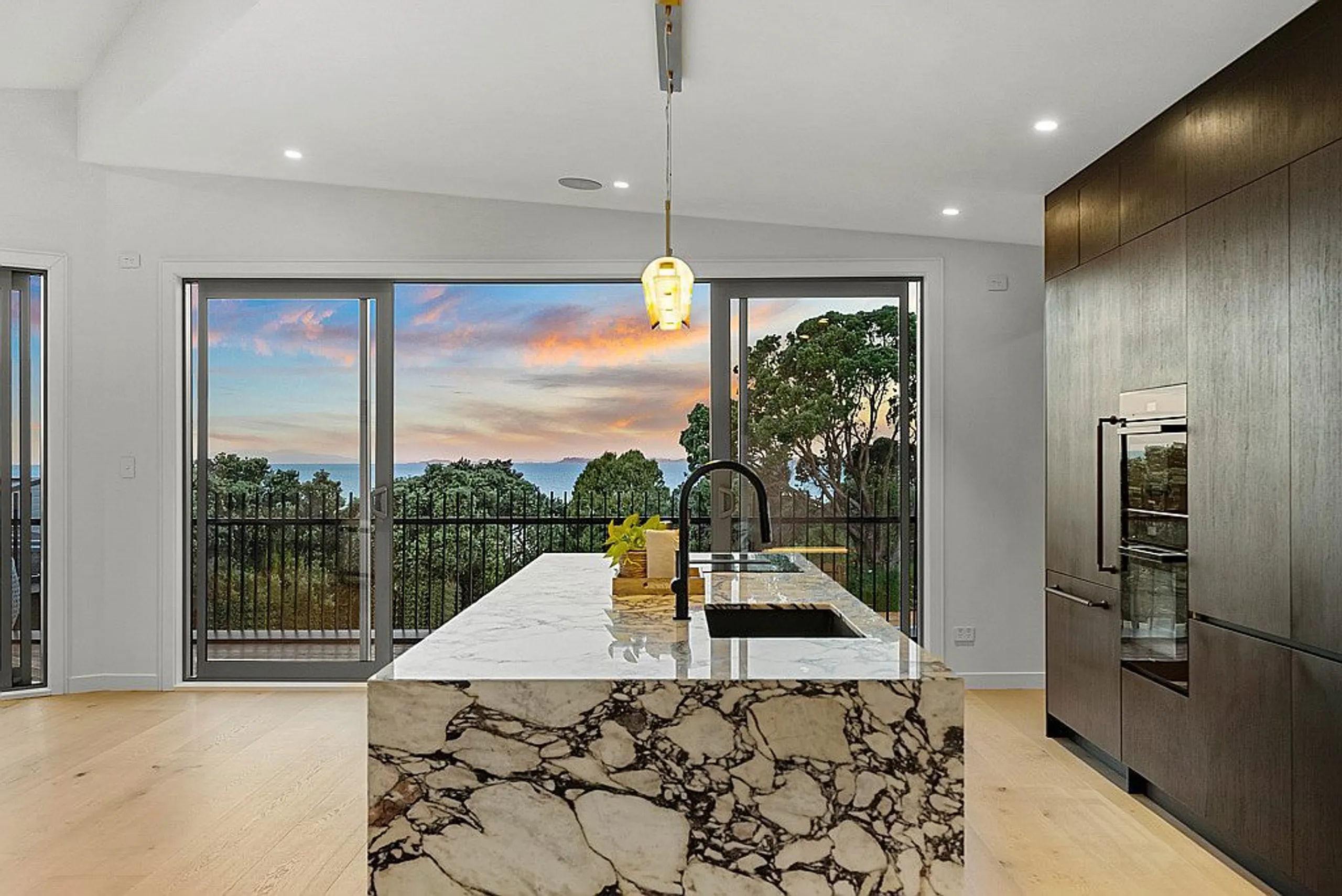 61A Churchill Road, Murrays Bay, North Shore City