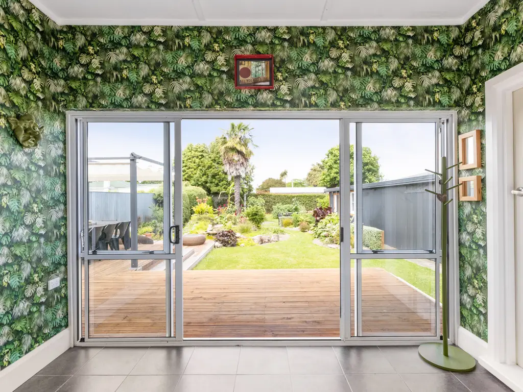 1111A Heretaunga St-16