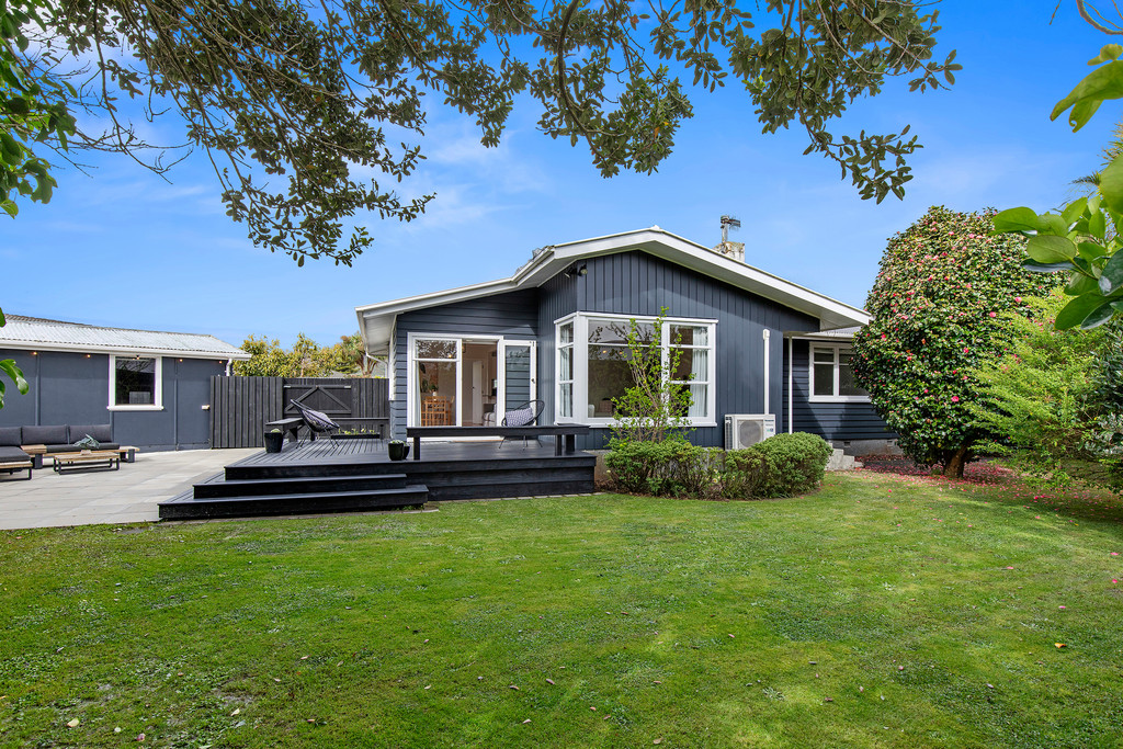 Perfect Family Home in Avalon!