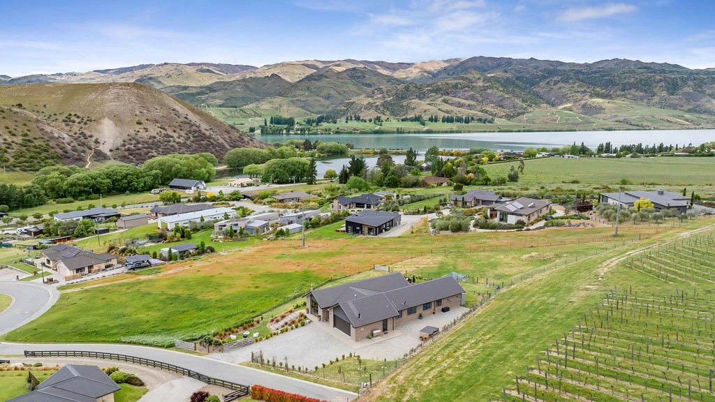 Exceptional Views, Stroll to the Lake