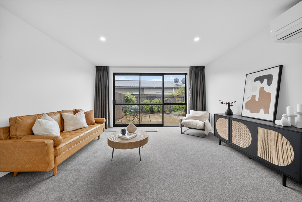 Sun-Filled Townhouse, Prime Location