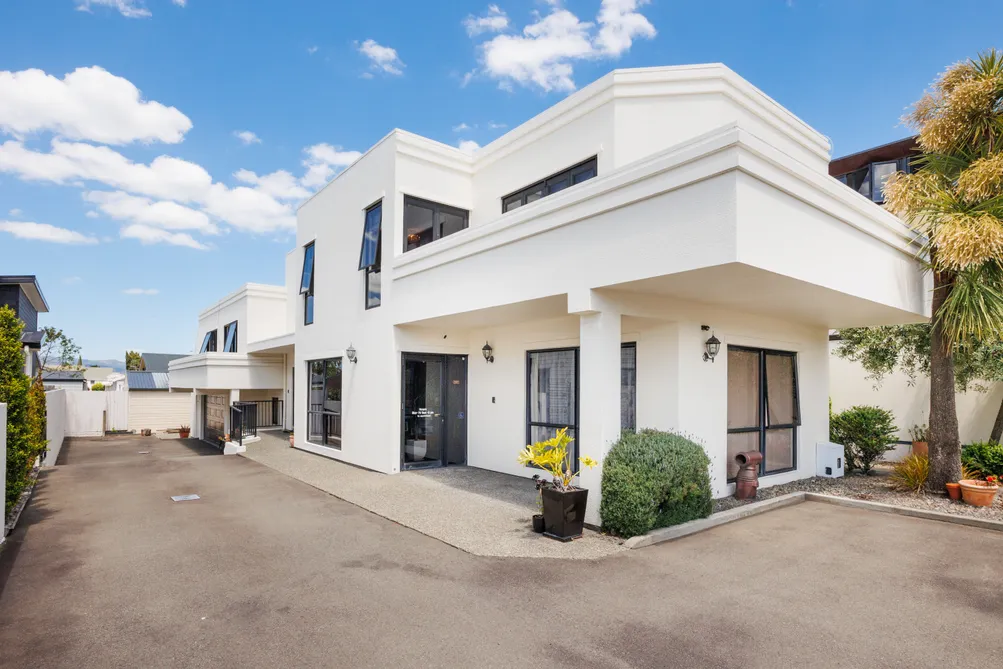 Spacious Central Modern Living with a Twist