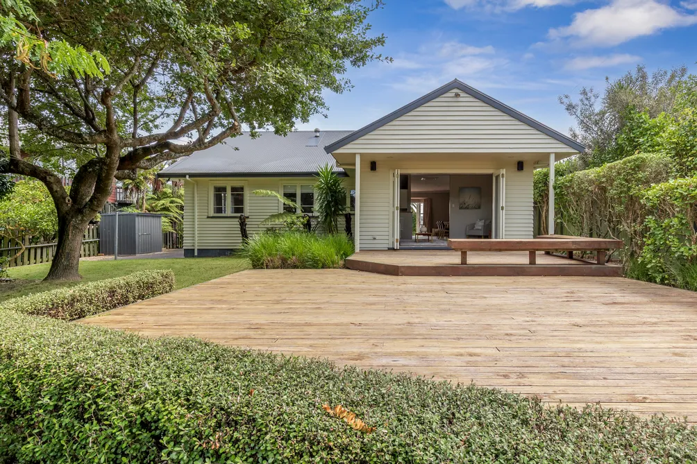 Family Sanctuary in Sought-After Saint Andrews!