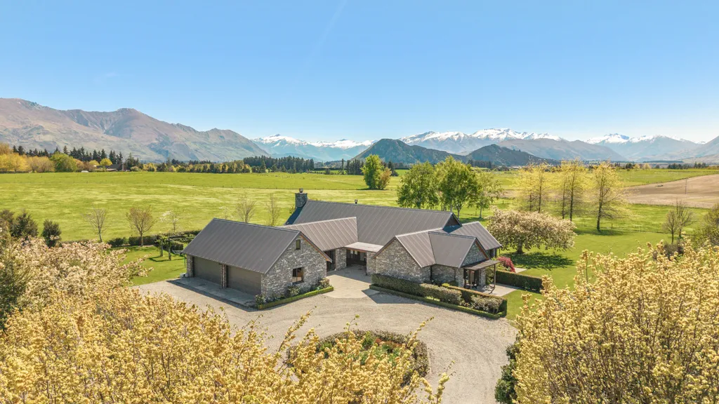 Private Wanaka Lifestyle - A Rare Opportunity