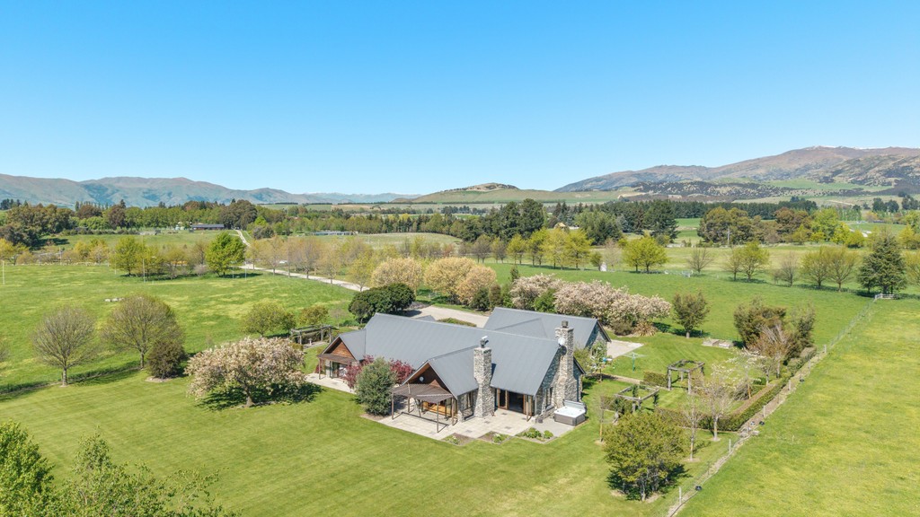 Private Wanaka Lifestyle - A Rare Opportunity