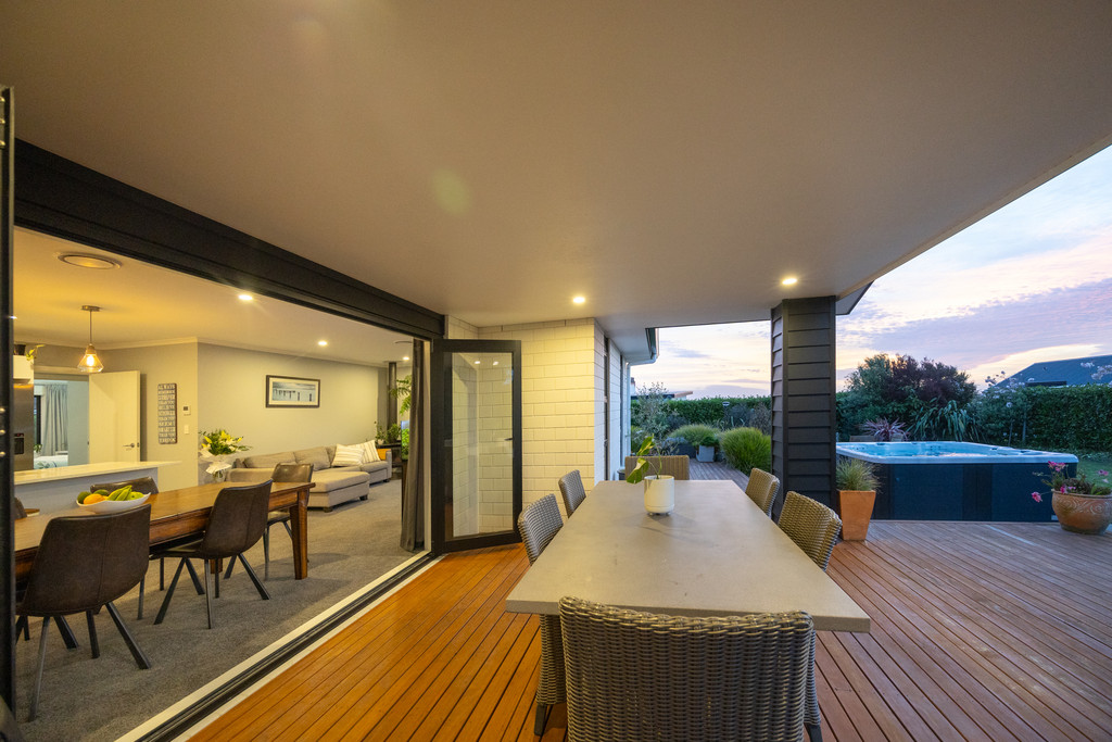 Modern Entertainer  – Premier West-side Address