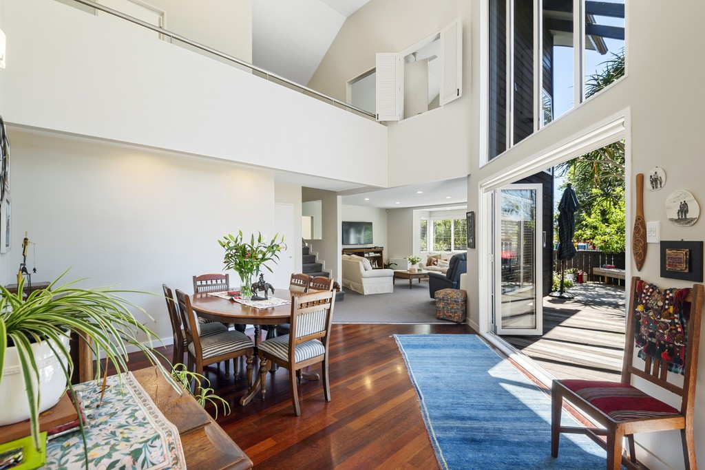 Sunny Spacious Home for the Modern Family