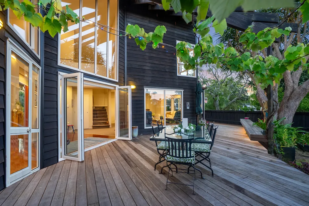 Sunny Spacious Home for the Modern Family