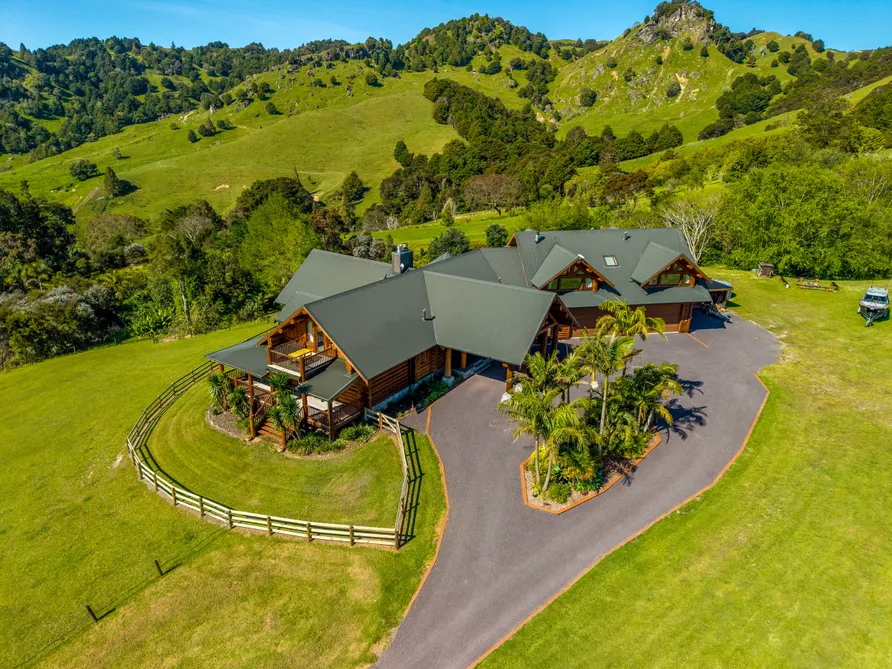 Yellowstone Lodge: Home and Income Opportunity