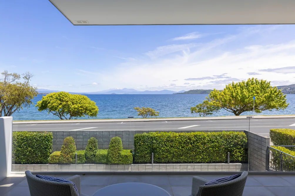 Garden-Level Apartment with Commanding Lake Views