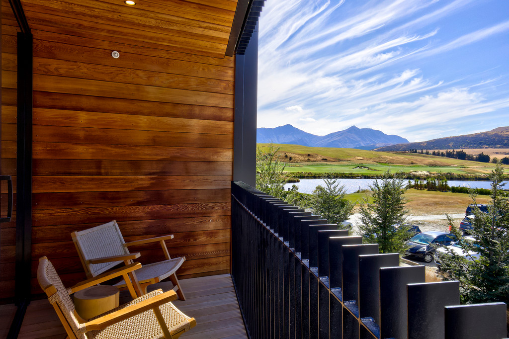 Luxury Lifestyle Close to the Action