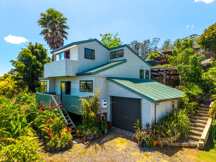 Easy-Care Living with Golf Course Views