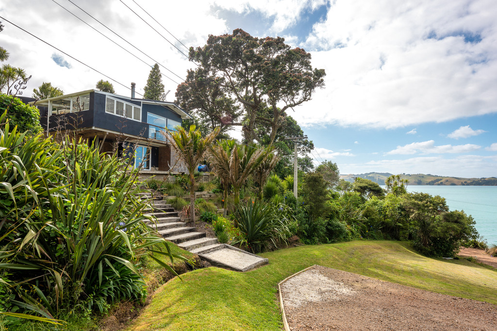 A Boatie’s Retreat at Waiheke’s Eastern Edge