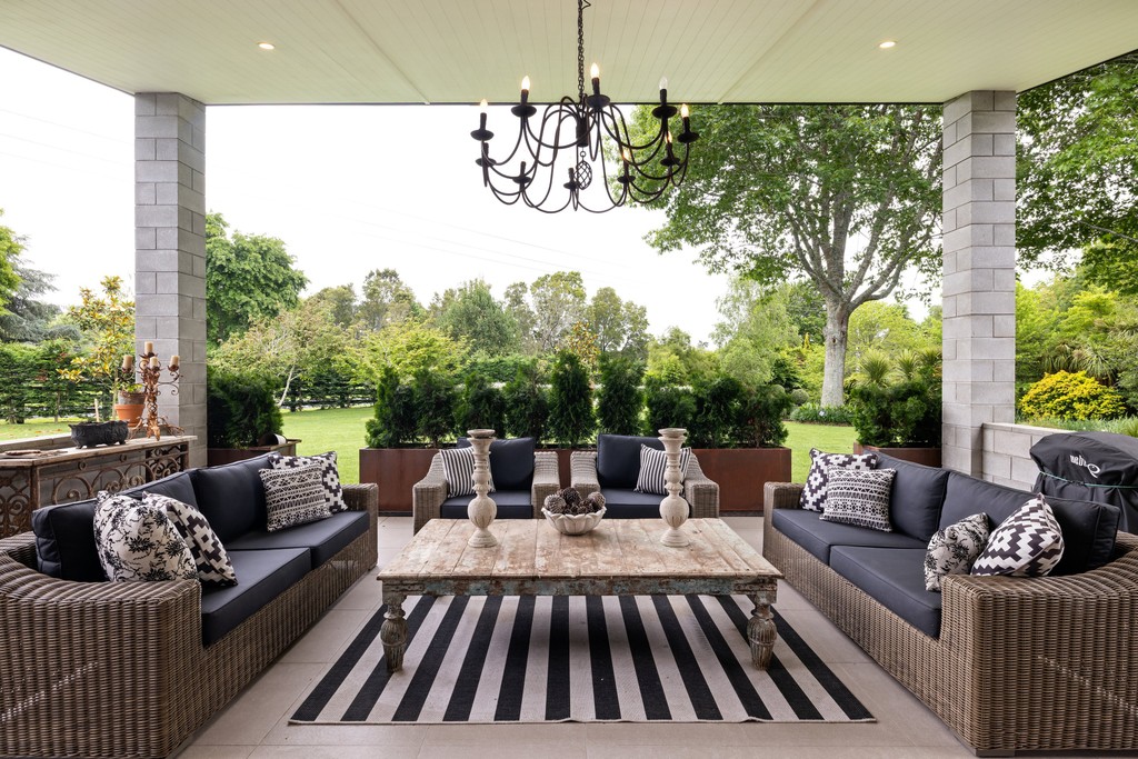 Leafy Architectural Home & Cottage