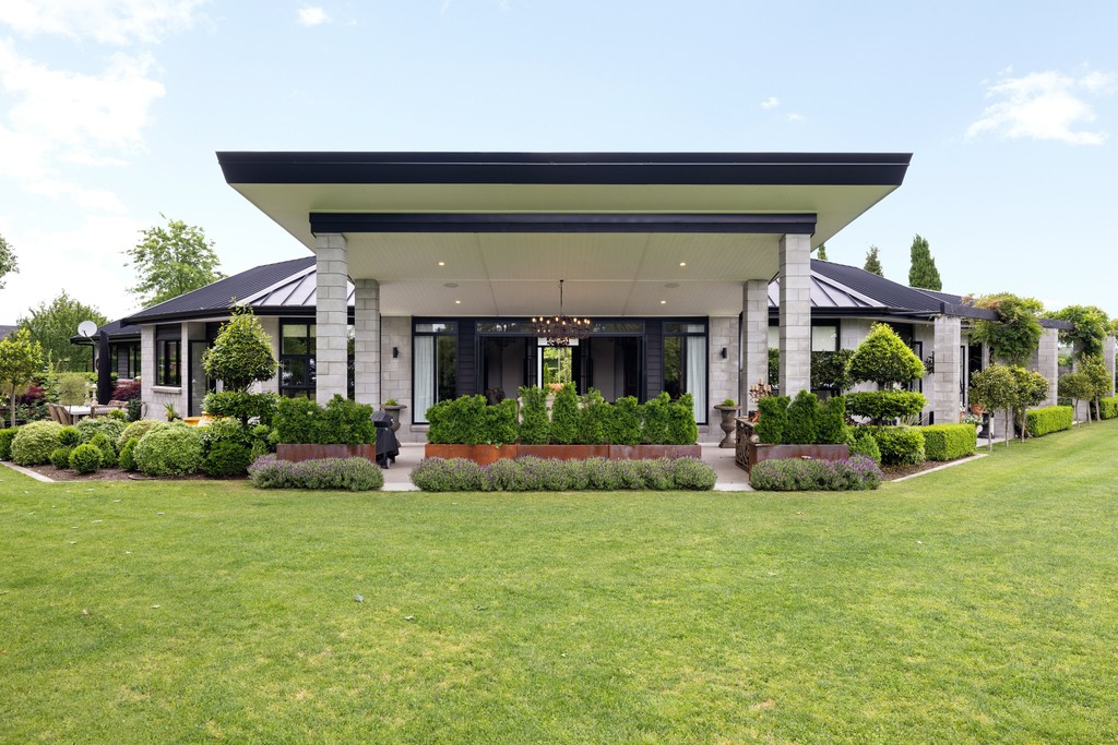 Leafy Architectural Home & Cottage