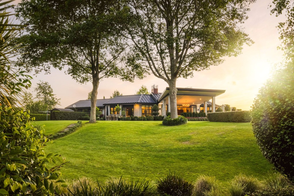 Leafy Architectural Home & Cottage