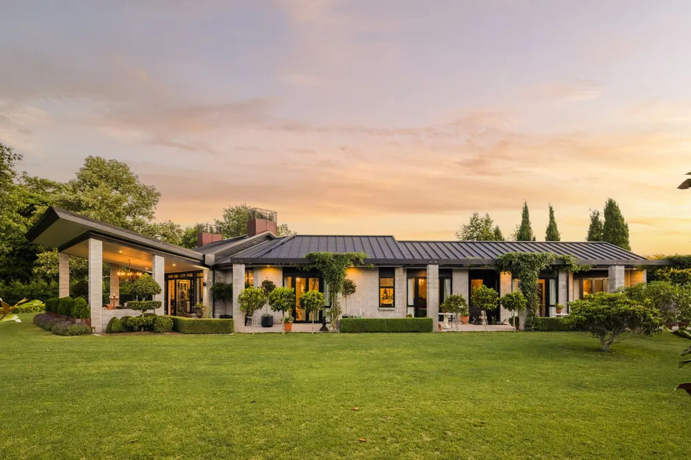 Leafy Architectural Home & Cottage