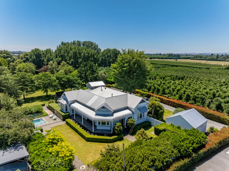 Picture Perfect Lifestyle Living