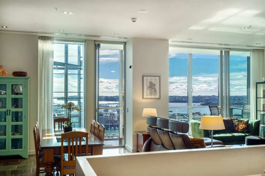 CALLING INTERNATIONAL BUYERS  -  HIGH-SPEC LIVING