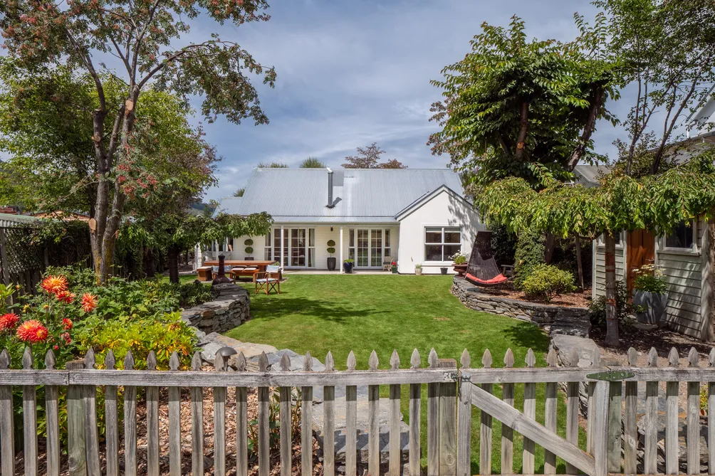 Arrowtown - Fully Refurbished with Expansive Views