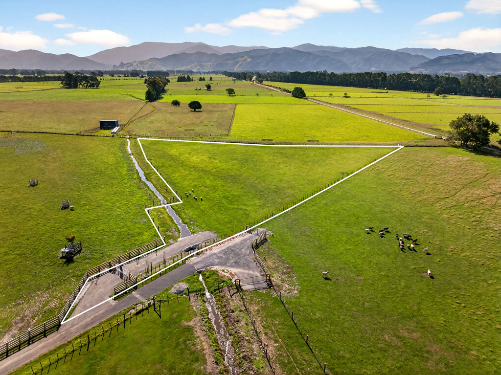 Tararua Views, Premium Position