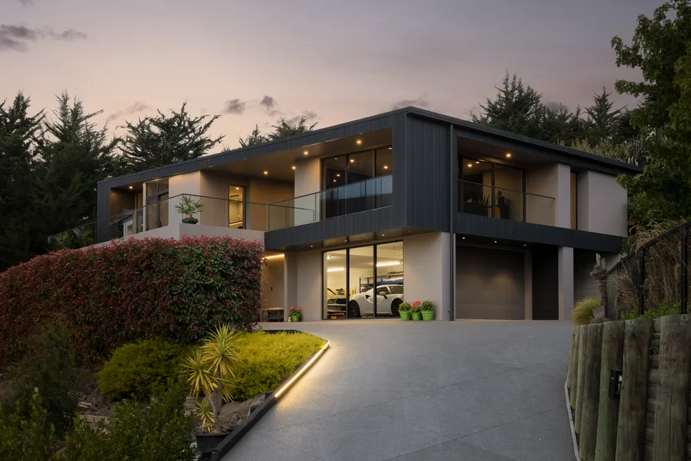 Sheltered Elevation, Sweeping Perspective