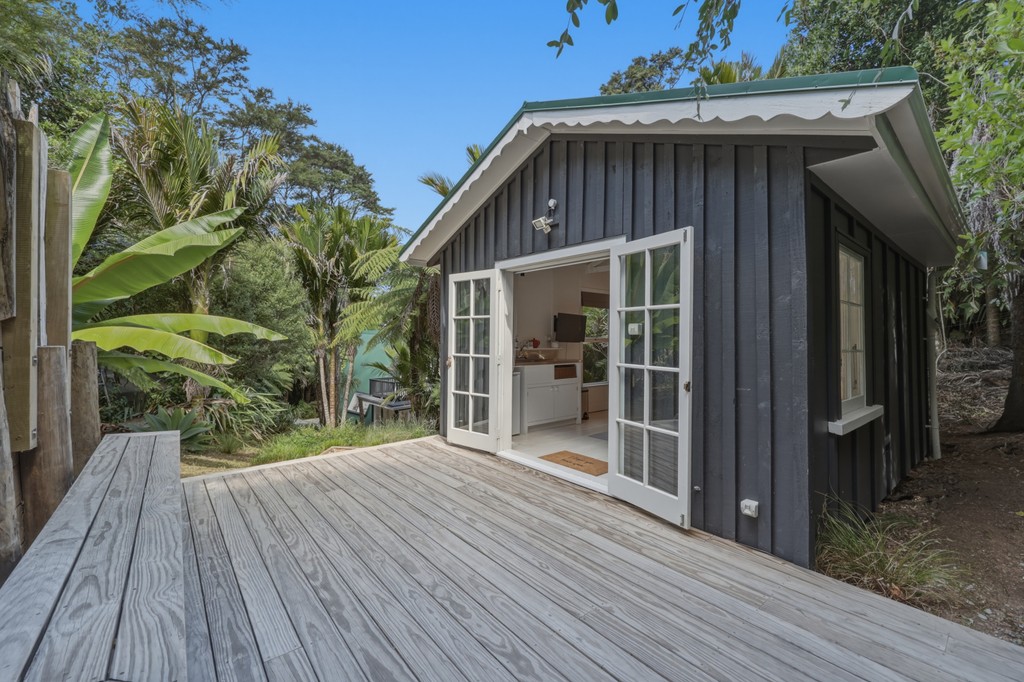 Beach - Bach - Retreat