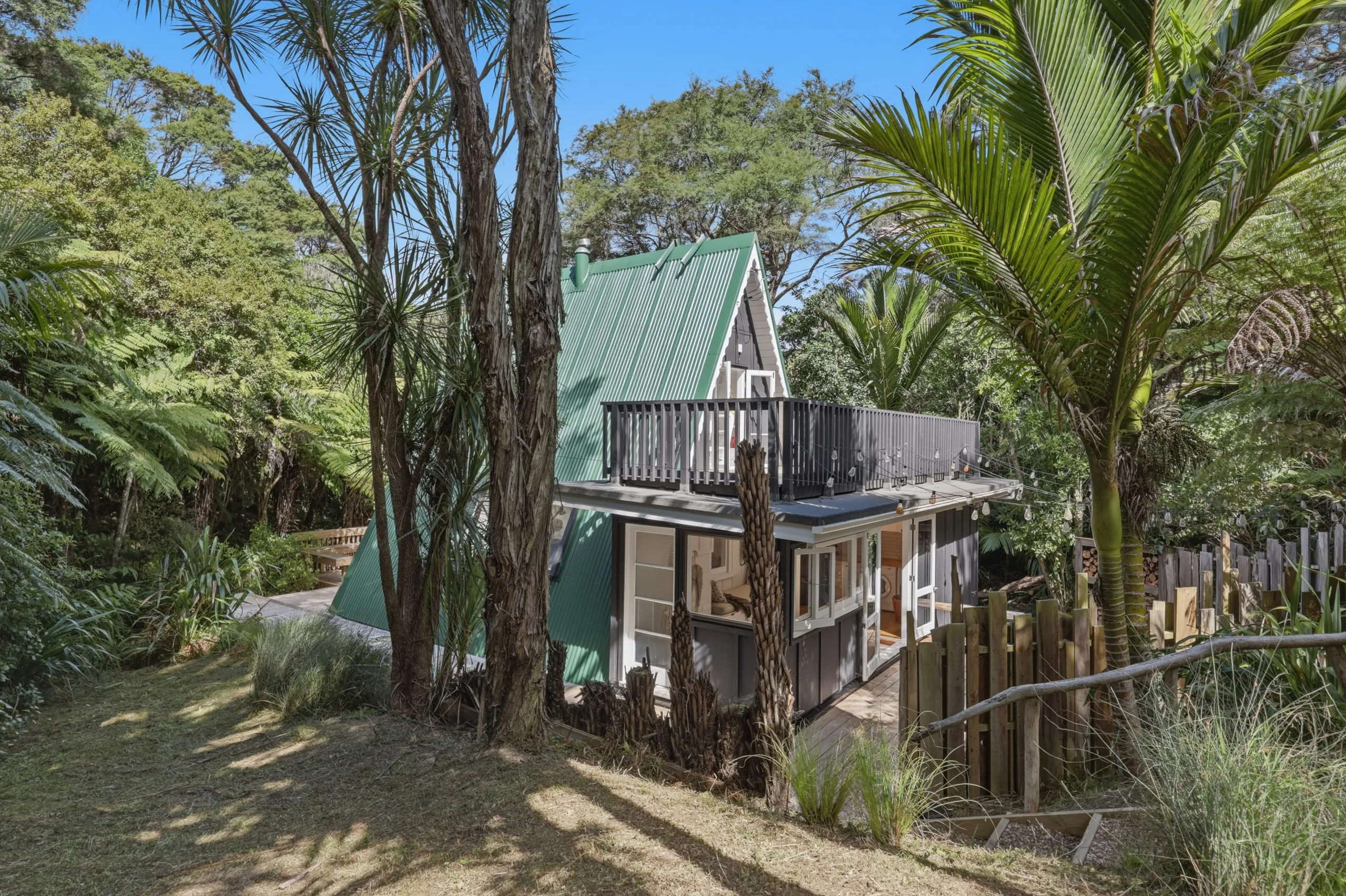 19 Crescent Road West, Ostend, Waiheke Island