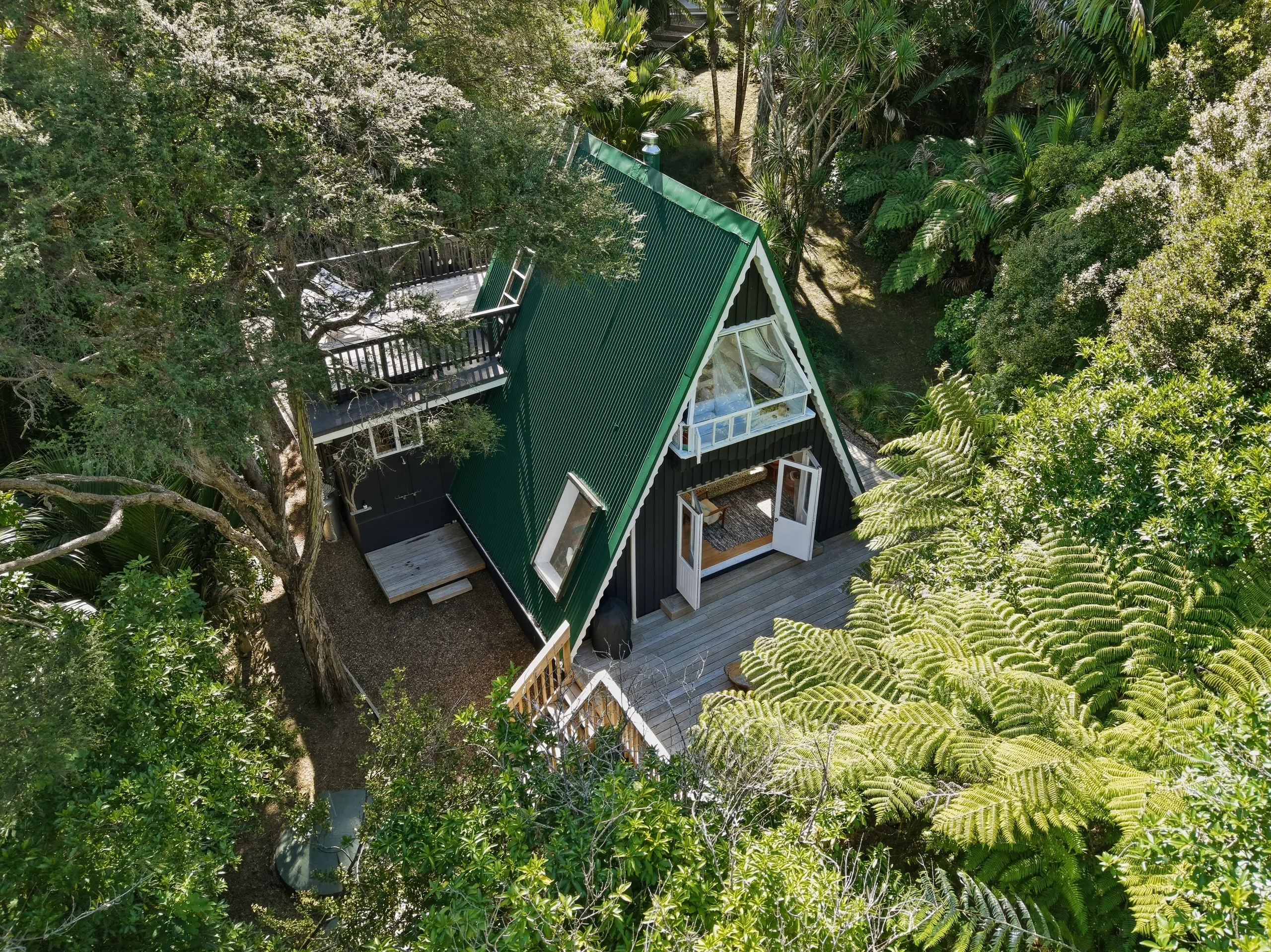 19 Crescent Road West, Ostend, Waiheke Island