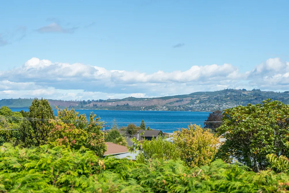 Prime Hilltop With Stunning Lake Views