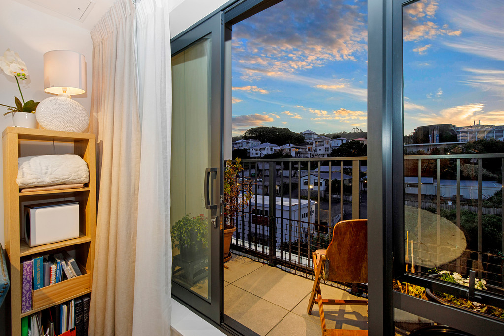 Modern City Living with Sun, Style & Car Park!