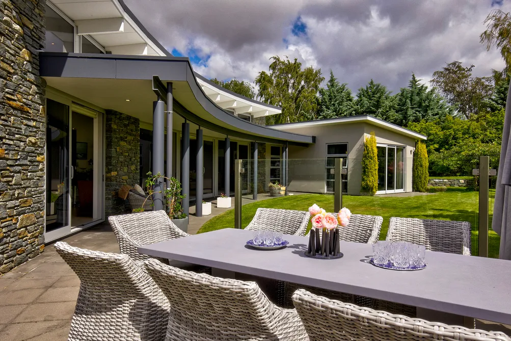 A Bannockburn Beauty – Space, Sun and Style