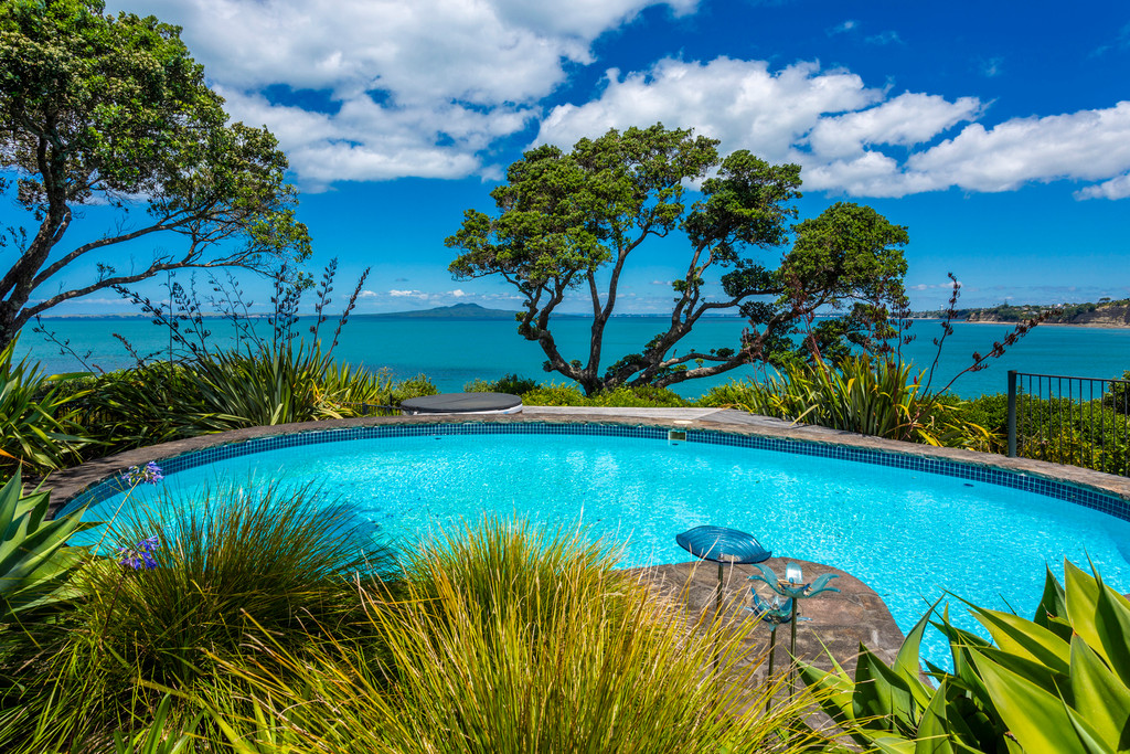 A Peaceful Peninsula Where Life Slows by the Sea