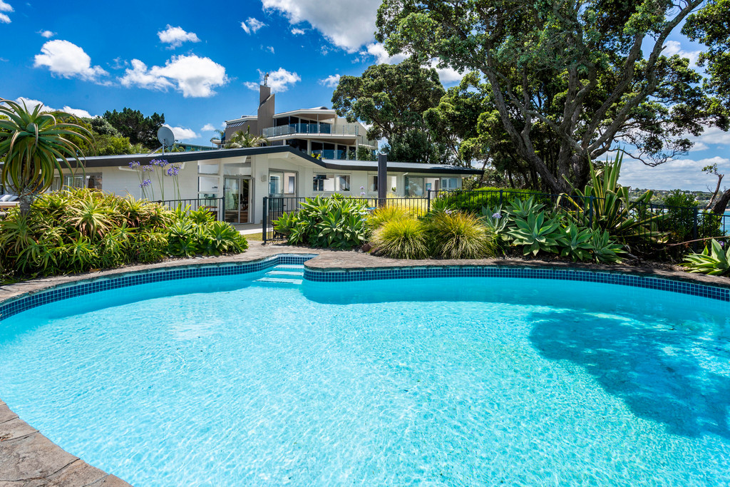 A Peaceful Peninsula Where Life Slows by the Sea