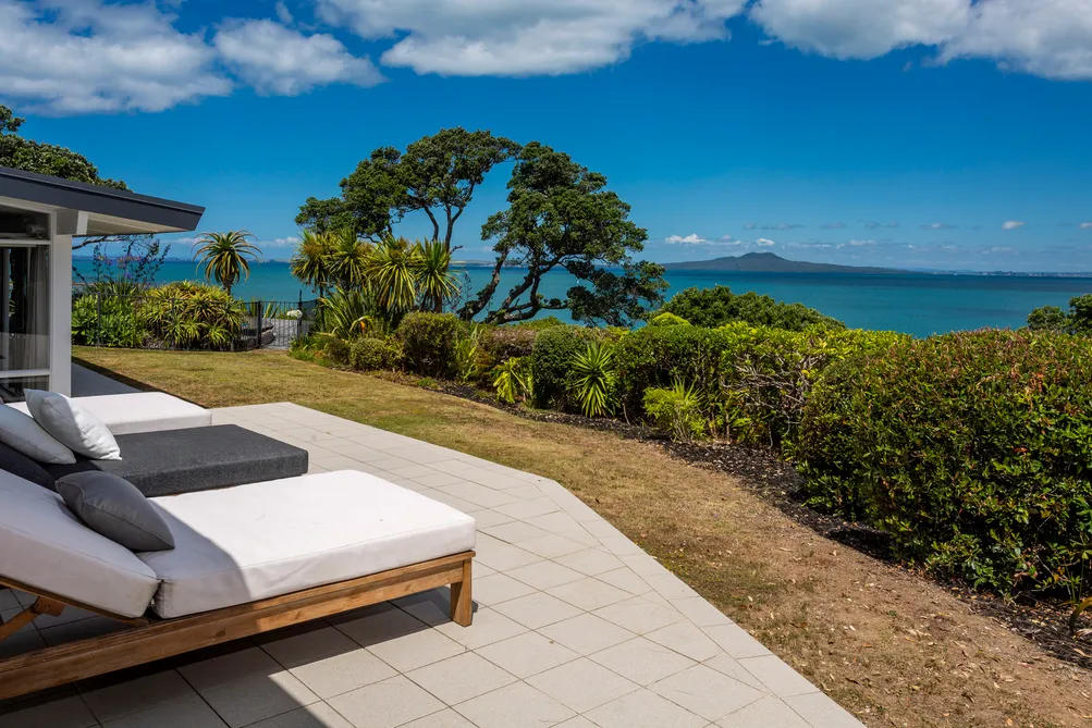 A Peaceful Peninsula Where Life Slows by the Sea