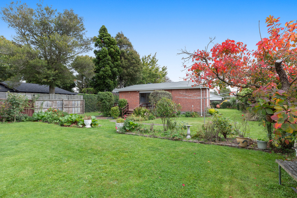 Nest or Invest. Large MRZ section. Burnside High.
