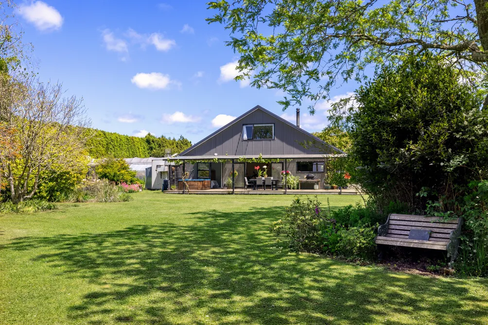 Stunning Lifestyle and Business Opportunity