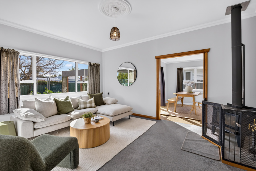 Fully Fenced, Double Glazed & Move-In Ready