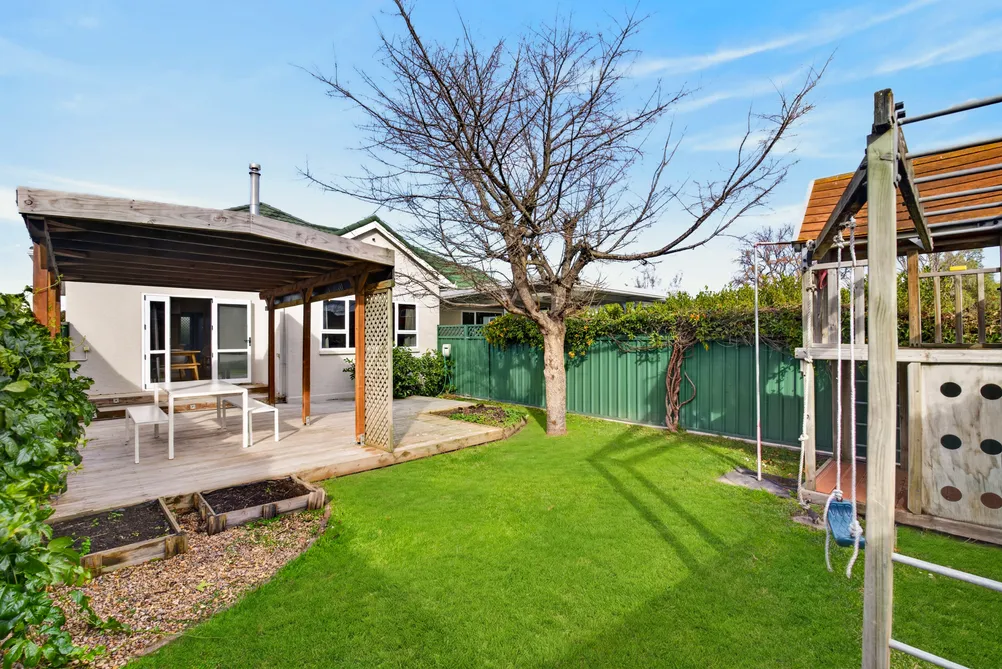 Fully Fenced, Double Glazed & Move-In Ready