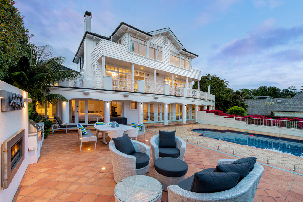 Exclusive North Shore Waterfront Estate on 3,400sq