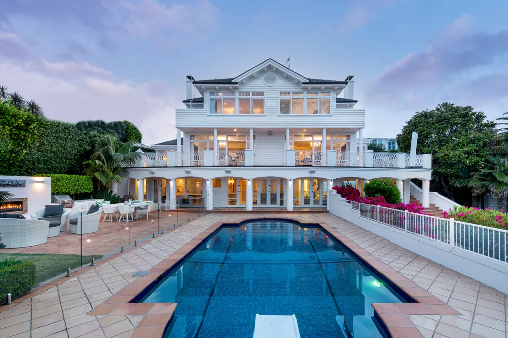 Exclusive North Shore Waterfront Estate on 3,400sq