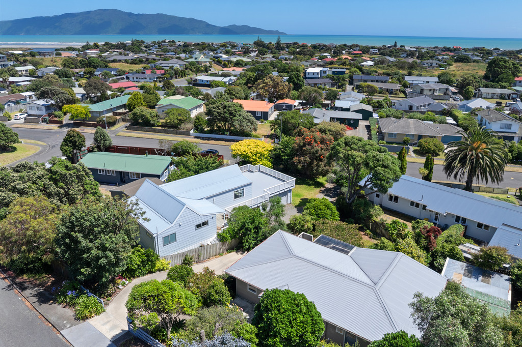 Peaceful Garden Retreat with Island Views