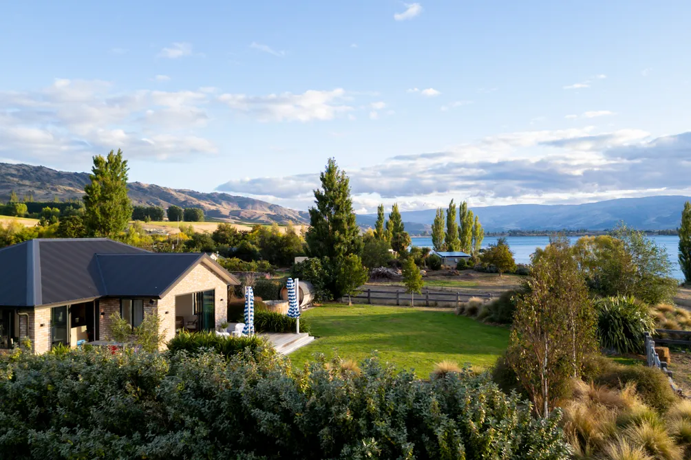 Private Lakefront Living